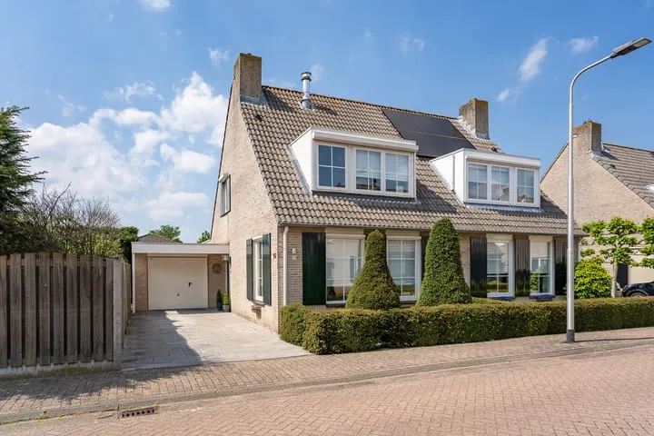Hoekwoning te koop: Lobithstraat 25, Leeuwerik Oost Tilburg