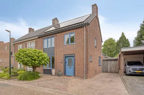 Twee-onder-één-kap te koop: Lochtenberg 4, Esch Esch