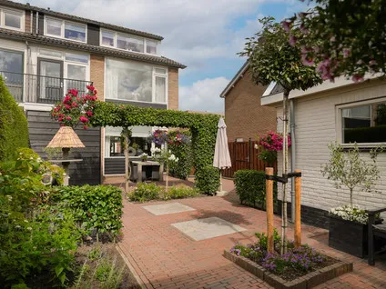 Corner house for sale: Lodewijk Van Nassaustraat 15, Oranjebuurt-Noord Leerdam