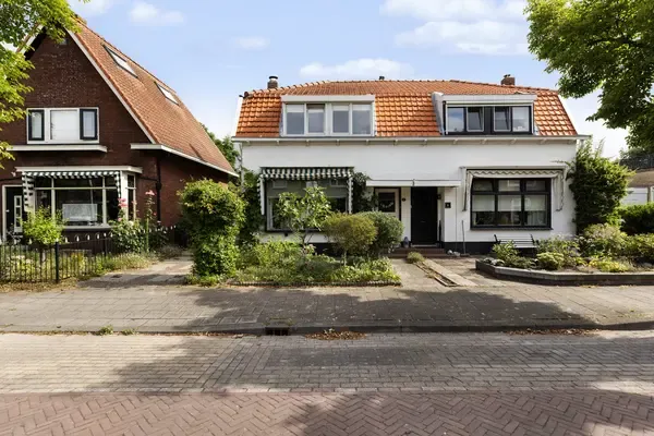 Twee-onder-één-kap te koop: Lodewijk van Nassaustraat 3, Zwijndrecht