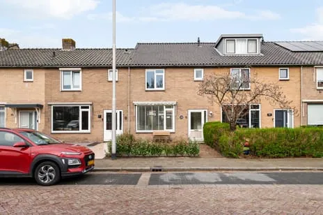 Tussenwoning te koop: Lodewijk van Deyssellaan 44, Wendes Hillegom
