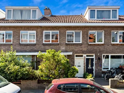 Tussenwoning te koop: Loenensestraat 102, Rustenburg 'S-Gravenhage