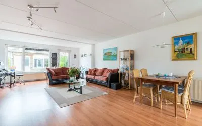 Terraced house for sale: Loethoelilaan 133, Schrijversbuurt Amstelveen