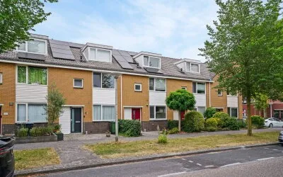 Terraced house for sale: Loethoelilaan 81, Schrijversbuurt Amstelveen