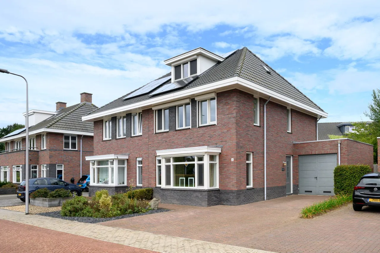 Twee-onder-één-kap te koop: Loevenich 6, Leuvenheim