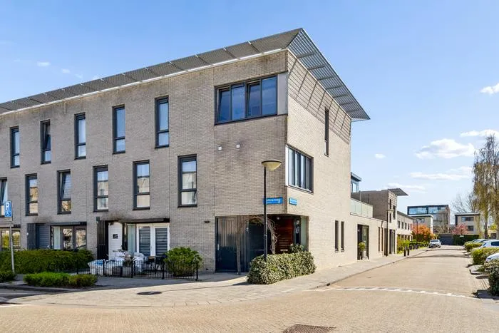 Hoekwoning te koop: Lofotenweg 2, Almere