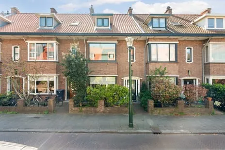 Tussenwoning te koop: Lohengrinstraat 40, Componistenbuurt 'S-Gravenhage