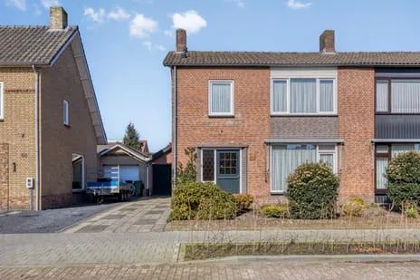 Twee-onder-één-kap te koop: Lokbossen 66, Reusel Reusel