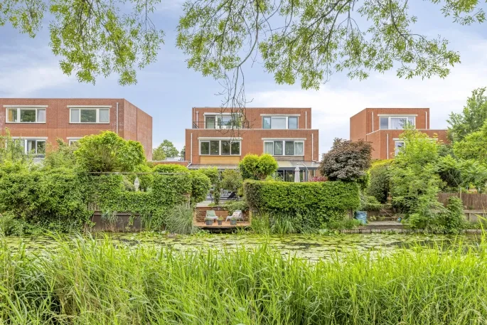 Tussenwoning te koop: Lokkertsemolenweg 304, Hoogvliet Noord Hoogvliet Rotterdam