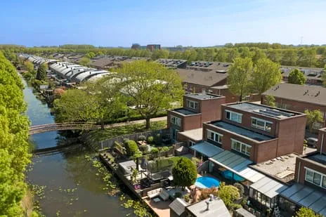 Tussenwoning te koop: Lokkertsemolenweg 318, Hoogvliet Noord Hoogvliet Rotterdam