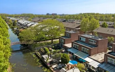 Tussenwoning te koop: Lokkertsemolenweg 318, Hoogvliet Rotterdam