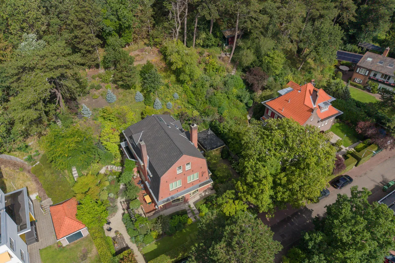 Vrijstaande woning te koop: Lonbar Petrilaan 18, Overveen
