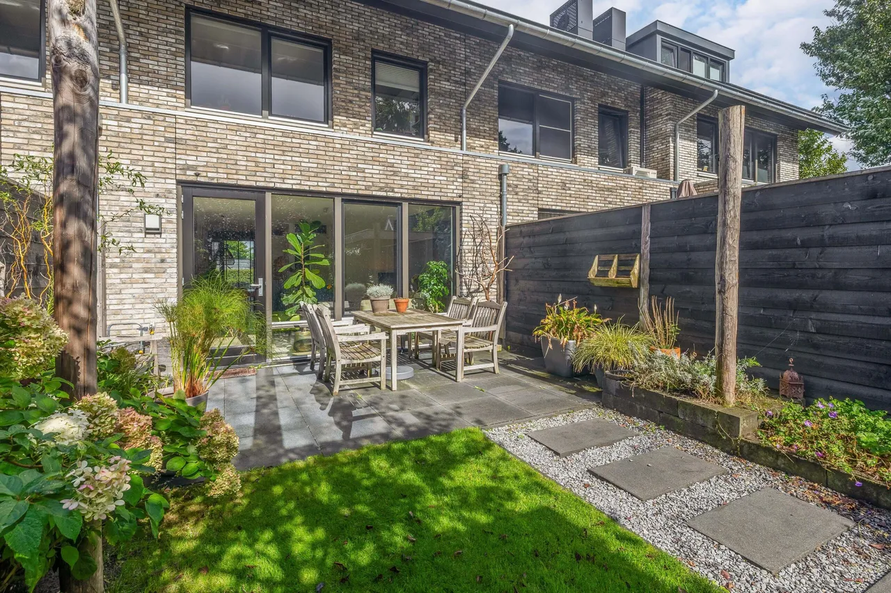 Tussenwoning te koop: Loohof 26, Ermelo