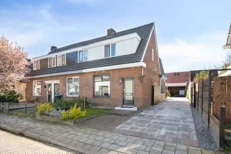 Hoekwoning te koop: Looierstraat 11, Velp-Zuid beneden spoorlijn Velp (Ge)