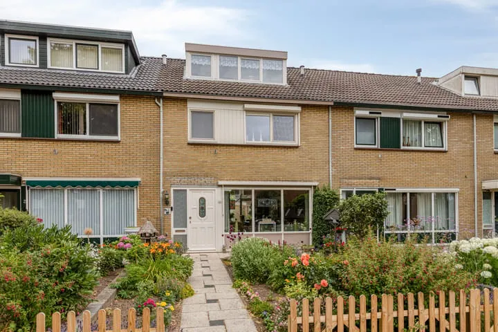 Tussenwoning te koop: Looierstraat 5, De Vergert Duiven