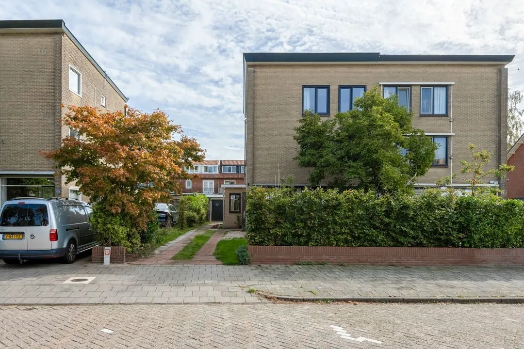 Twee-onder-één-kap te koop: Loosdrechtseweg 67, Hilversum