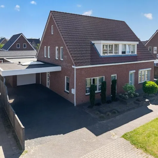 Twee-onder-één-kap te koop: Loperstraat 1, Klazienaveen-Zuid Klazienaveen