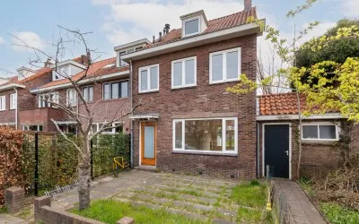 Tussenwoning te koop: Lorentzkade 22, Natuurkundigenbuurt-west Haarlem
