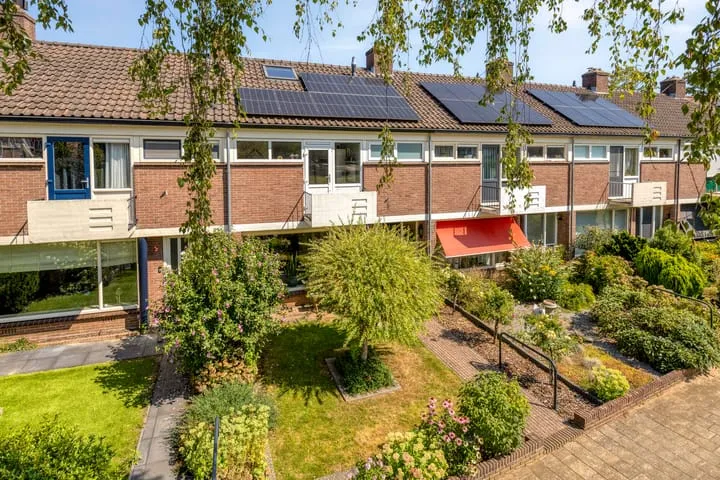 Terraced house for sale: Lorentzstraat 13, Kerschoten Apeldoorn