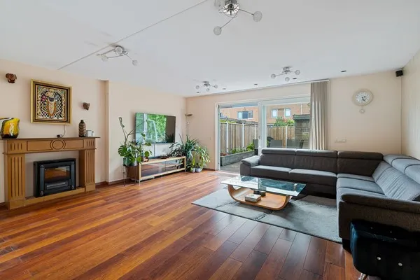 Tussenwoning te huur: Louis Paul Boonstraat 49, Literatuurwijk Zuid Almere