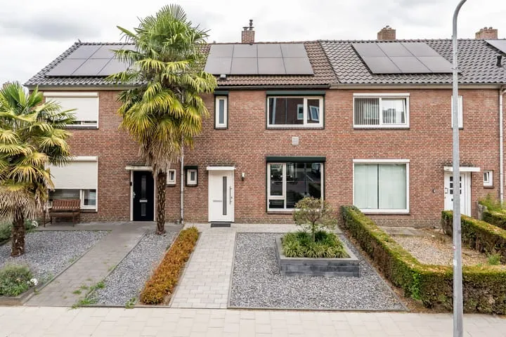 Tussenwoning te koop: Louise de Colignystraat 5, Moesel Weert