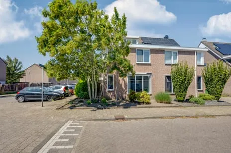 Hoekwoning te koop: Louise Stratenusstraat 7, Kesteren Breda
