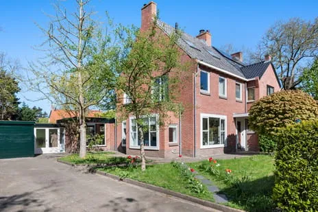 Twee-onder-één-kap te koop: Louise de Colignylaan 58, Neethofbuurt Santpoort-Zuid