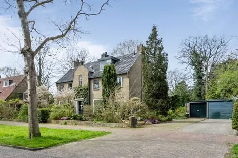 Twee-onder-één-kap te koop: Louise de Colignylaan 60, Neethofbuurt Santpoort-Zuid
