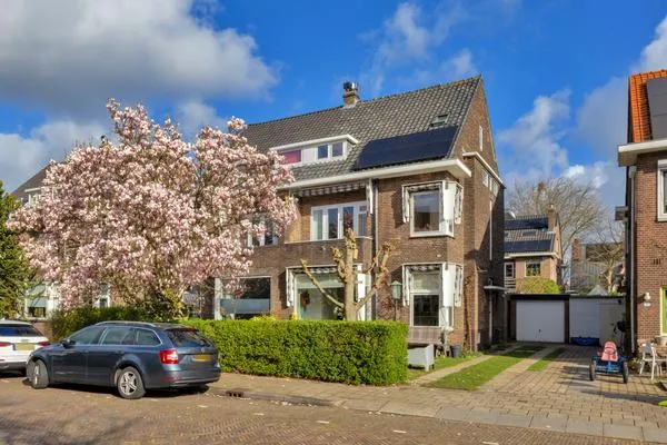 Twee-onder-één-kap te koop: Louise de Colignystraat 34, Oranjekwartier Schiedam