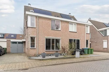 Tussenwoning te koop: Louise Stratenusstraat 11, Kesteren Breda