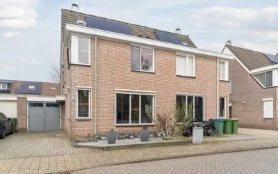 Tussenwoning te koop: Louise Stratenusstraat 11, Kesteren Breda