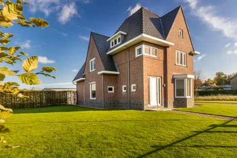 Vrijstaande woning te koop: Louisegroeveweg 1, Urmond ten oosten van Julianakanaal Urmond
