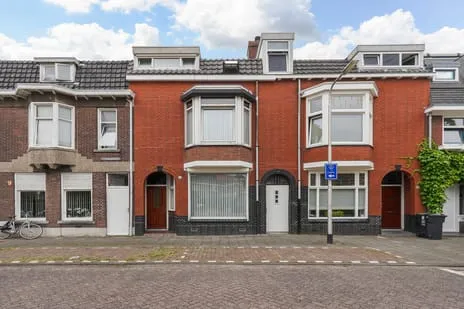 Tussenwoning te koop: Lovensestraat 66, Loven Noord Tilburg
