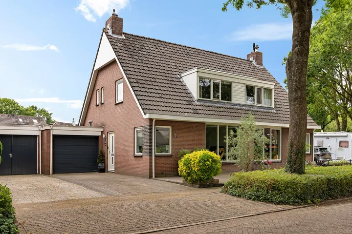 Tussenwoning te koop: Luchtenstein 36A, De Wijk De Wijk