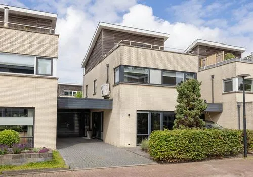 Tussenwoning te koop: Luciastraat 6, Nijverheid Hengelo