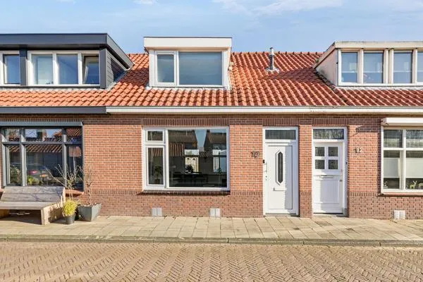 Tussenwoning te koop: Lugtigheidstraat 10, Heenweg 'S-Gravenzande