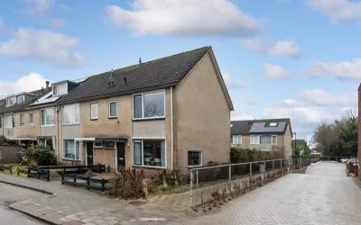 Hoekwoning te koop: Luitgardeweg 2, Loosdrecht