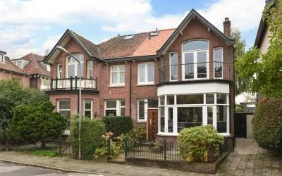 Twee-onder-één-kap te koop: Luitgardeweg 36, Hilversum