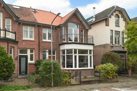 Twee-onder-één-kap te koop: Luitgardeweg 36, Centrum Hilversum