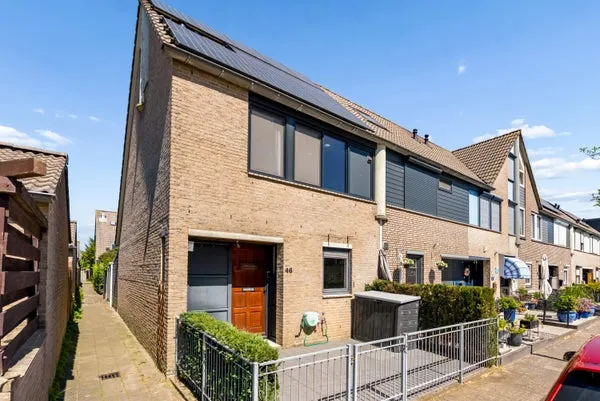 Corner house for sale: Luitstraat 46, Muziekwijk N.-Midden Almere