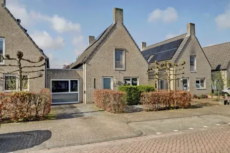 Tussenwoning te koop: Lunterenstraat 22, De Kievit Zuid-Oost Tilburg