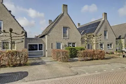 Tussenwoning te koop: Lunterenstraat 22, De Kievit Zuid-Oost Tilburg
