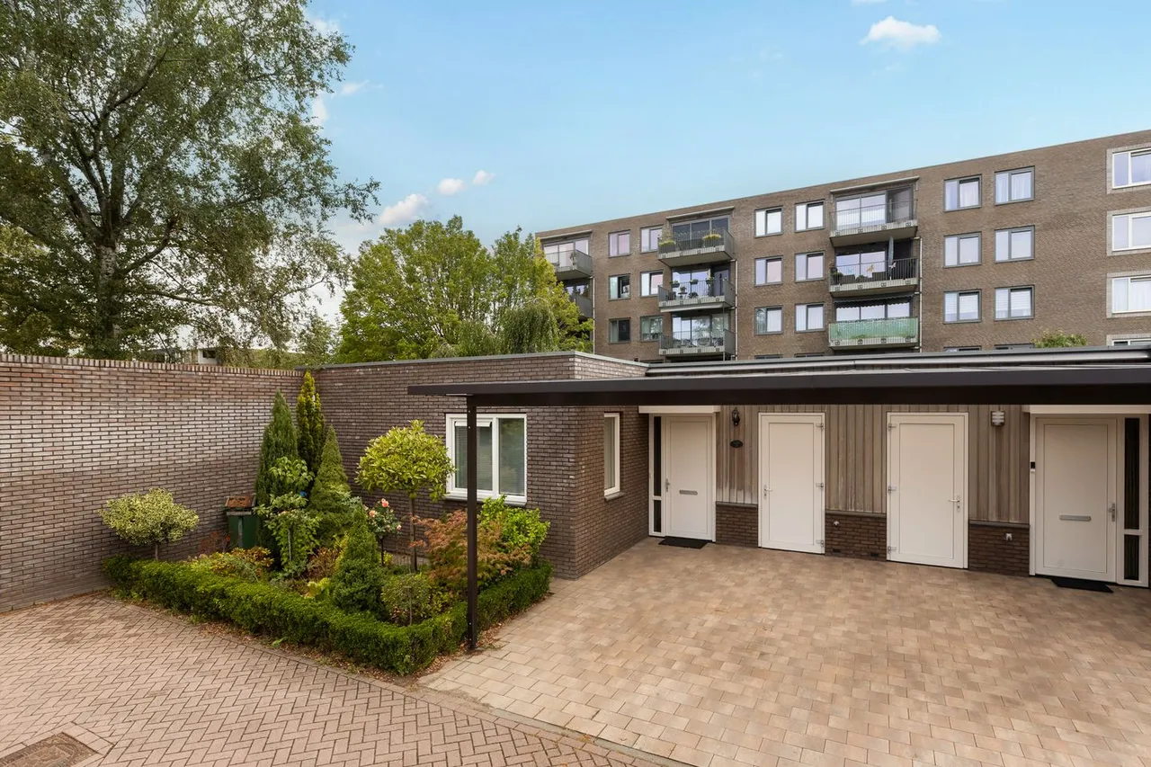 Twee-onder-één-kap te koop: Luttelhof 4, Prinsenbeek