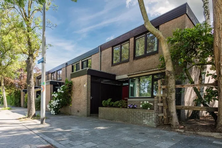 Corner house for sale: Luxemburglaan 107, 't Hool Eindhoven