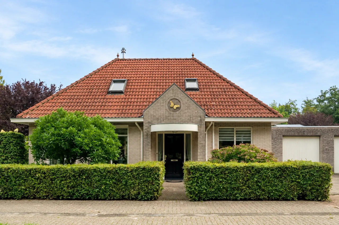 Twee-onder-één-kap te koop: Luzernevlinder 147, Meppel