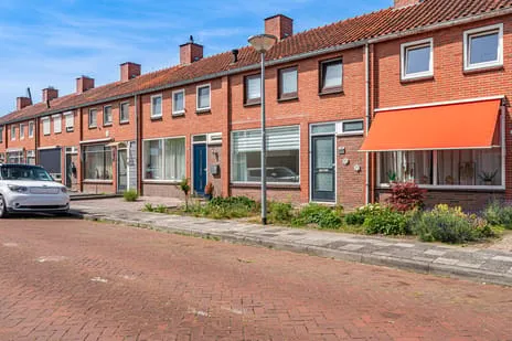 Terraced house for sale: M.A. de Ruyterlaan 12, Zeeheldenbuurt Winschoten