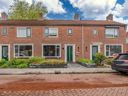Tussenwoning te koop: M.A. de Ruyterlaan 56, Zeeheldenbuurt Winschoten