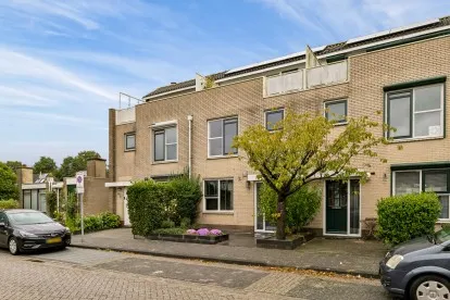 Tussenwoning te koop: M. de Klerkstraat 22, Almere