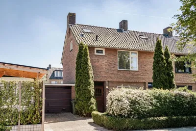 Tussenwoning te koop: M H Tromplaan 2, Meerwijk Bennebroek