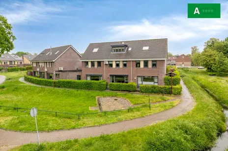 Tussenwoning te koop: M. Vasalisstraat 137, Winterswijk-Noordoost Winterswijk